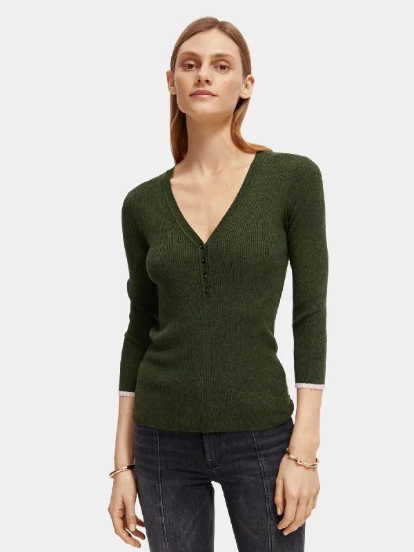 V-neck 3/4-sleeved sweater Toggled Drawstring Belted