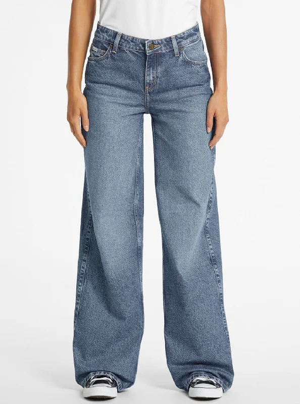 Guess Jeans G11 Wide Leg Jeans Trendy Cut-Off Denim Shorts