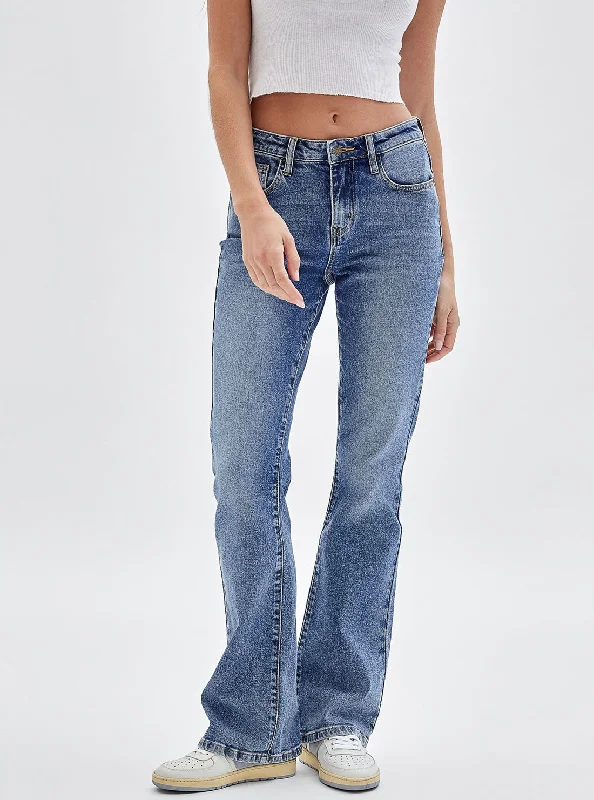 Guess Originals High-Rise Bootcut Denim Jeans In Pluto Wash Casual High-Waisted Bootcut Jeans