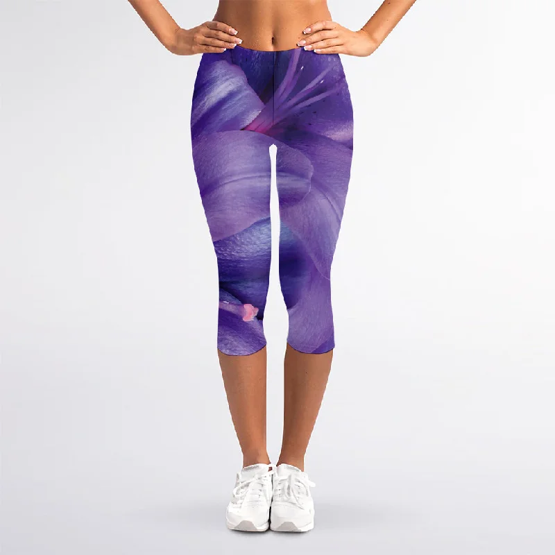 Purple Lily Flower Print Women's Capri Leggings