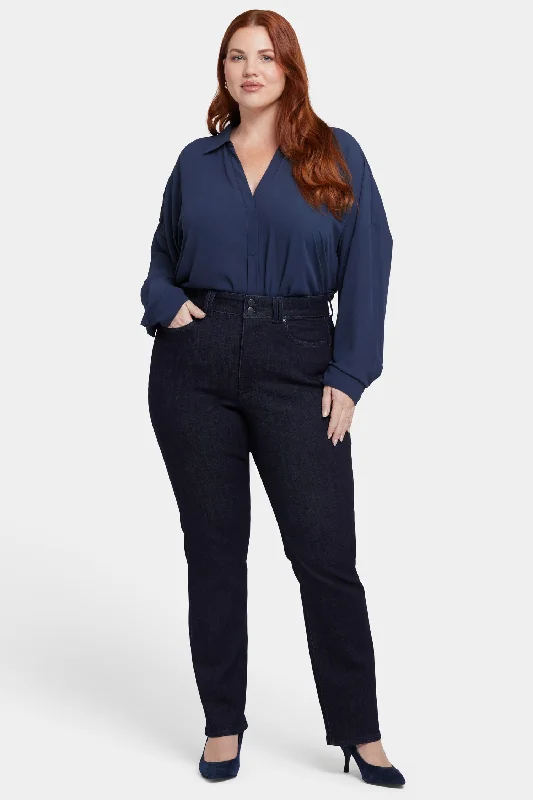 Marilyn Straight Jeans In Plus Size - Magical